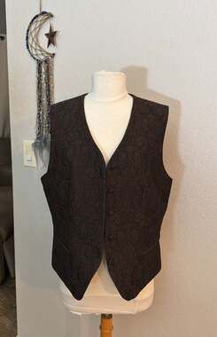 Essential Elements women’s Brown Paisley Patterned Tapestry Tuxedo Vest